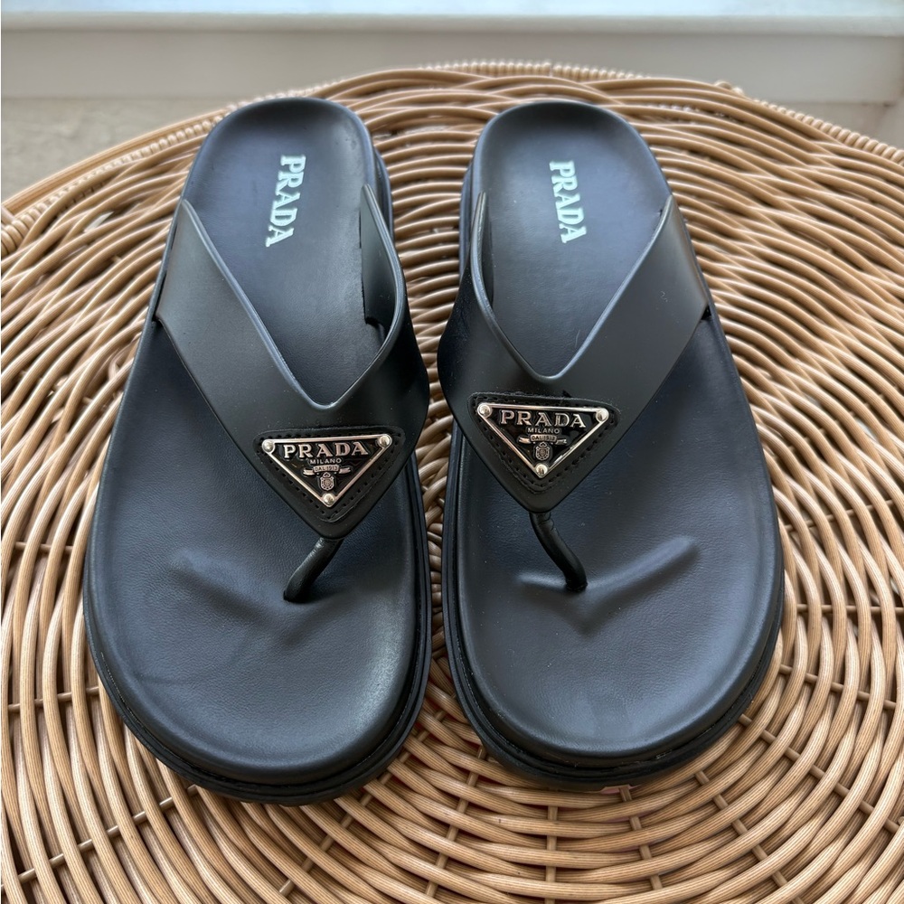 Black Fashion Flip Flops